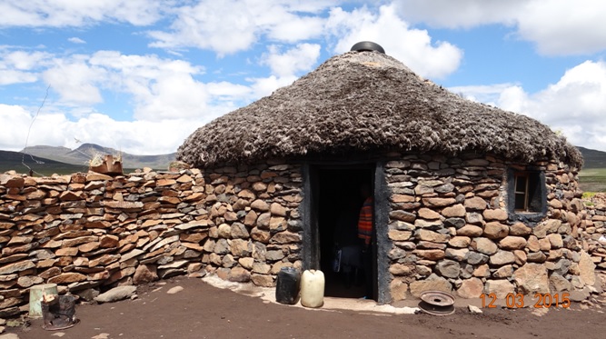 Drakensberg day tour, Sani Pass, Sotho hut