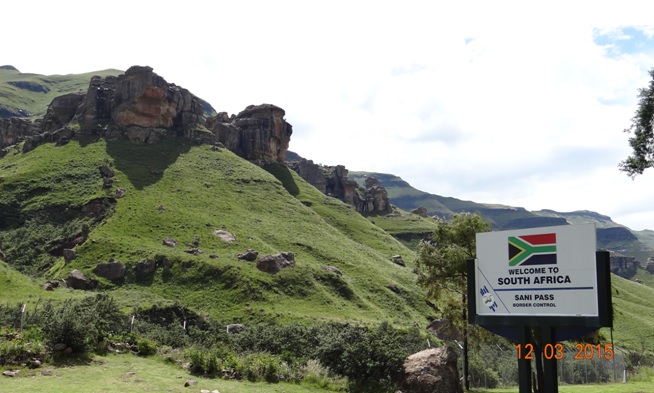 Drakensberg day tour, Sani Pass, South African Border post